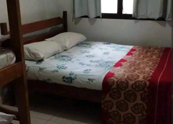 Apartamento Simples Na Enseada 5 Quadras Da Praia Com Garagem Ate 6 Pessoas